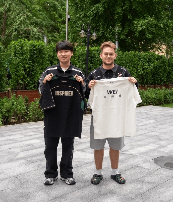 FLY分享队员与Rookie&Wei交换队服：一次匆匆的交换队服