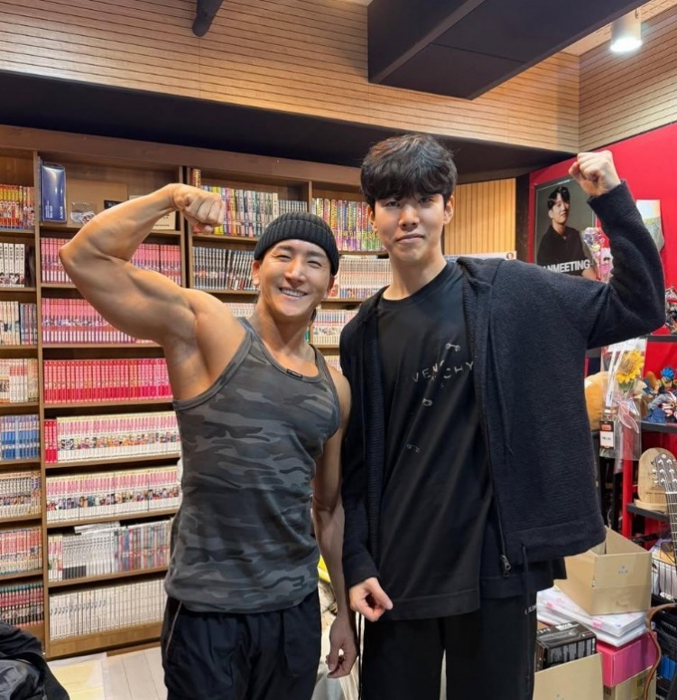 健身教练分享和TheShy合照